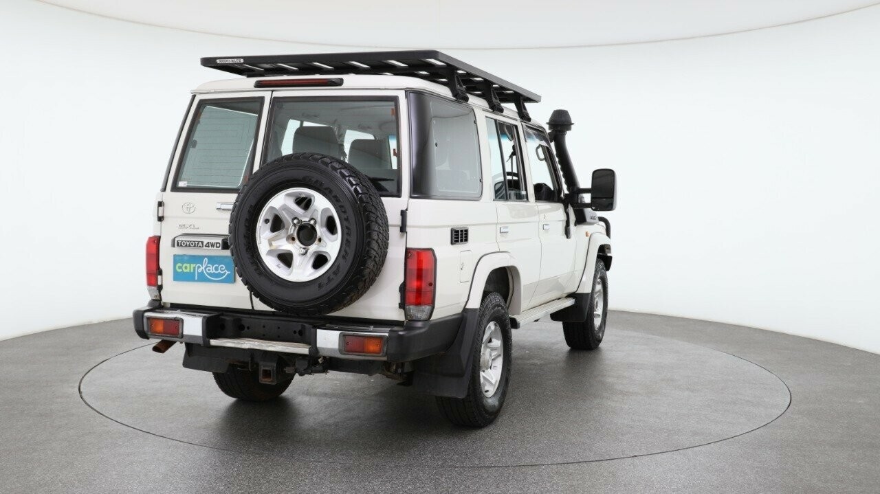 Toyota Landcruiser image 2