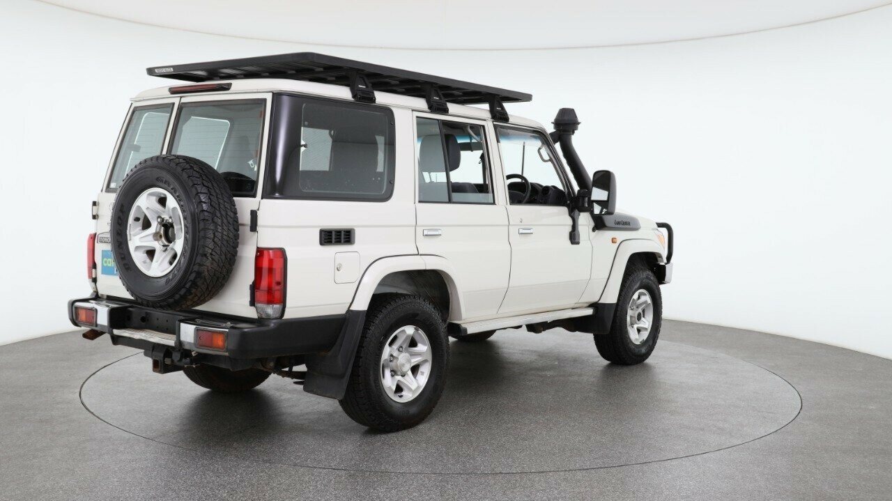 Toyota Landcruiser image 3