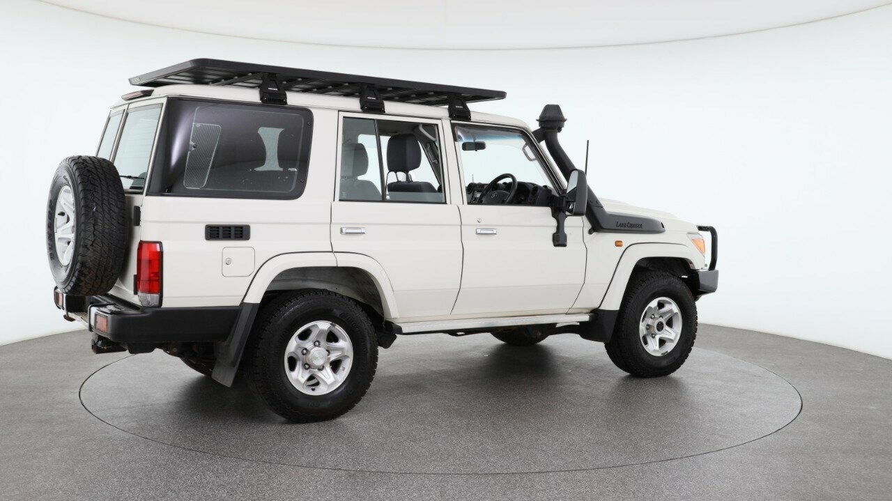 Toyota Landcruiser image 4