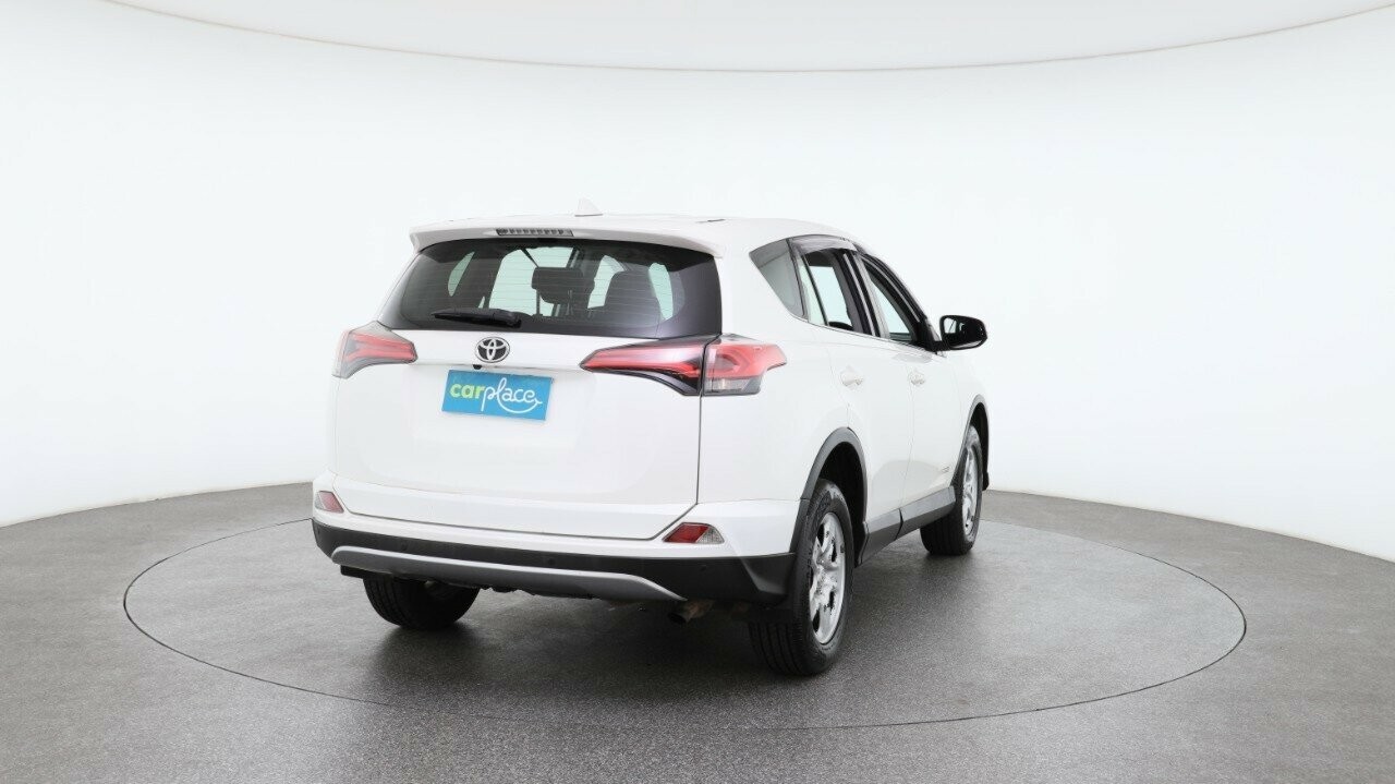 Toyota Rav4 image 3