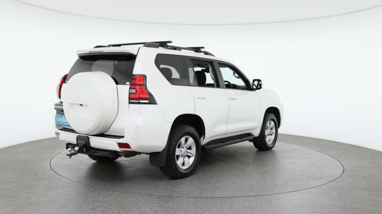 Toyota Landcruiser Prado image 4