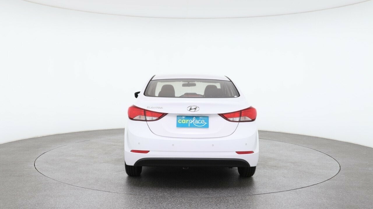 Hyundai Elantra image 2