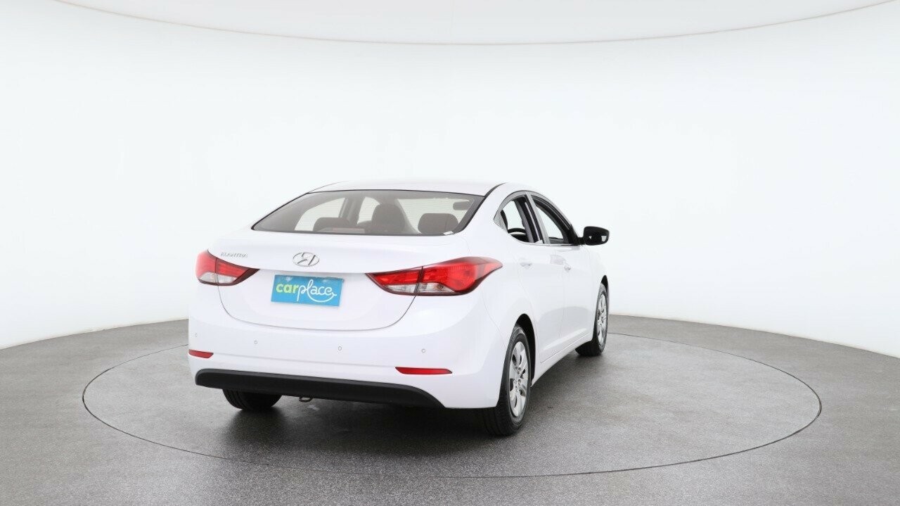 Hyundai Elantra image 3