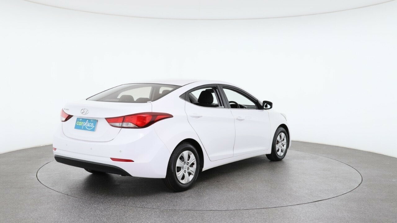 Hyundai Elantra image 4