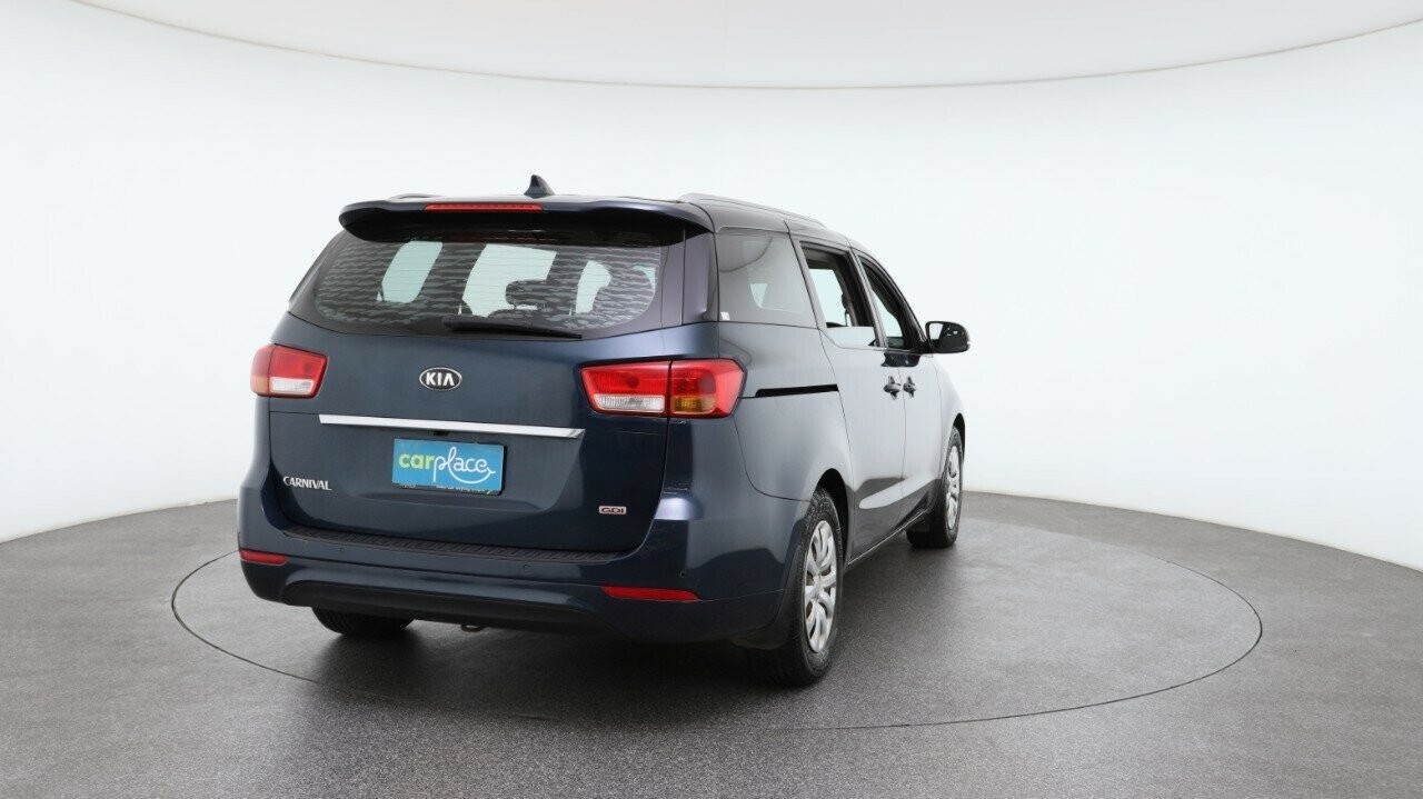 Kia Carnival image 3