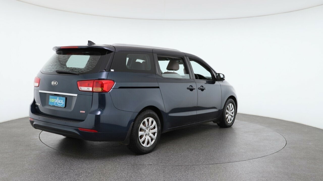 Kia Carnival image 4