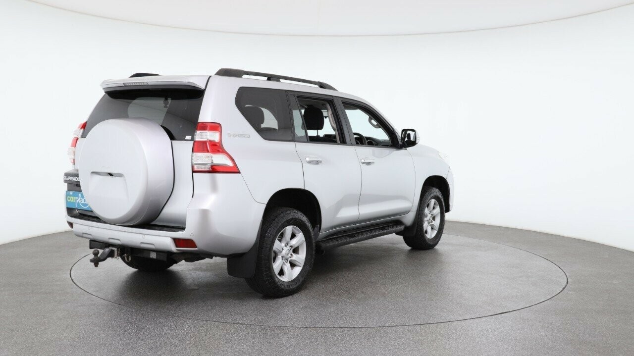 Toyota Landcruiser Prado image 4