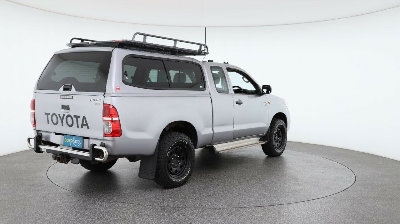 Toyota Hilux image 4