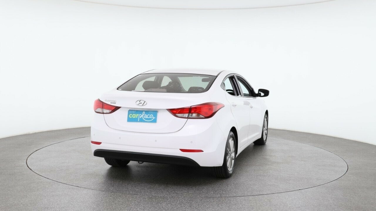 Hyundai Elantra image 2