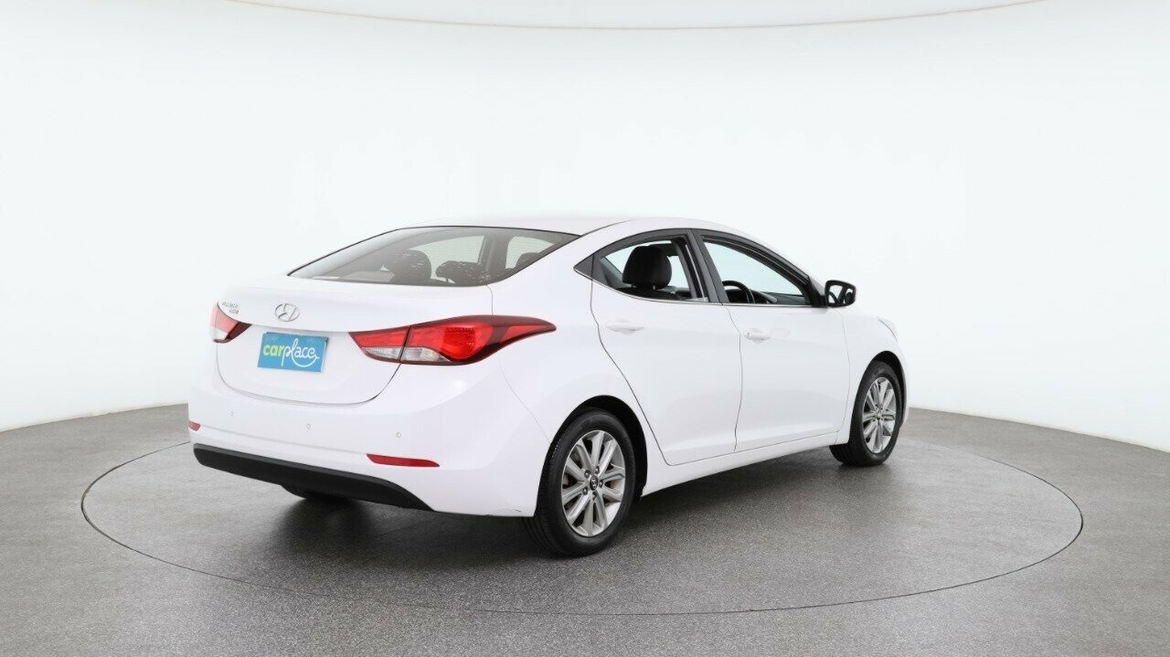 Hyundai Elantra image 3