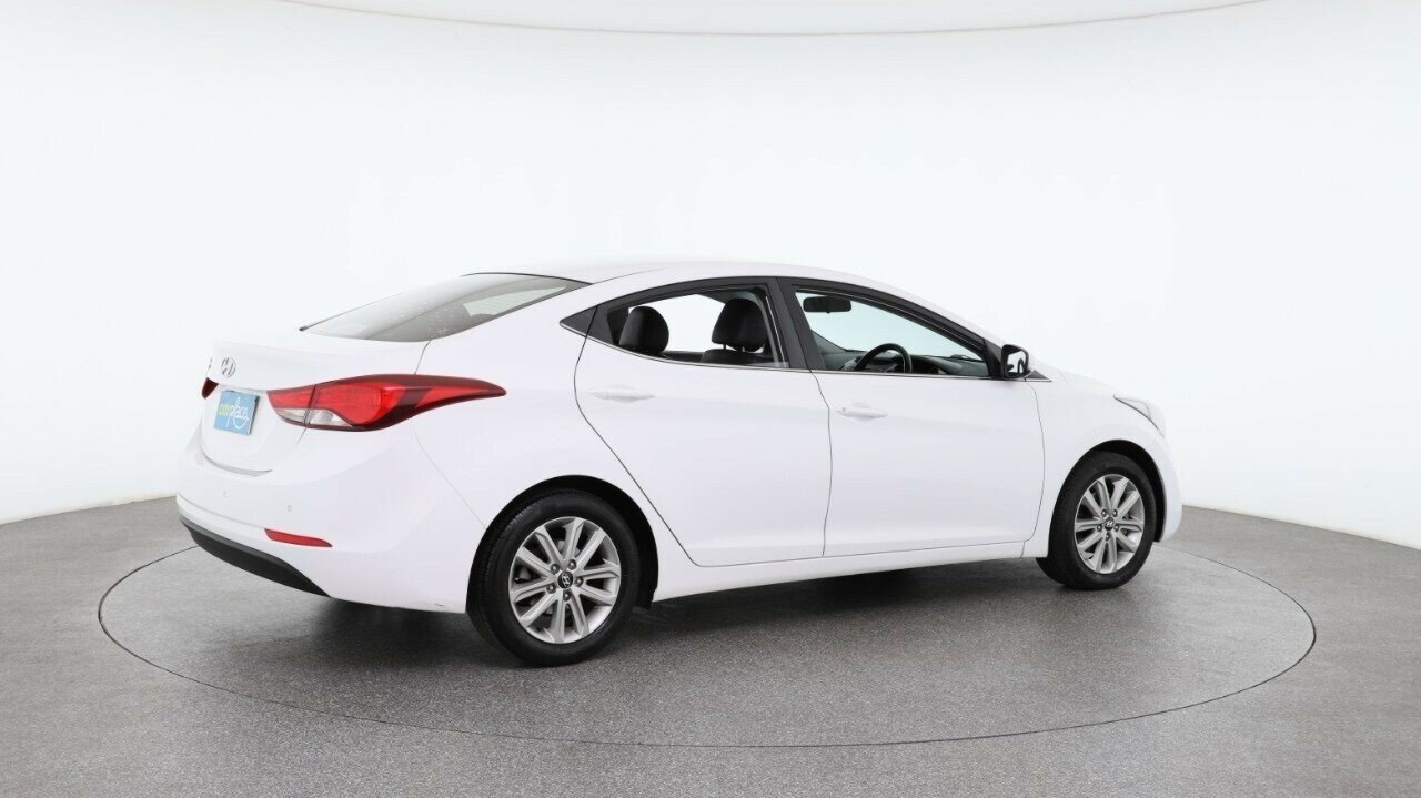 Hyundai Elantra image 4