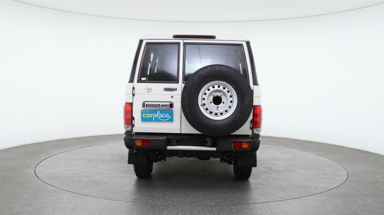 Toyota Landcruiser image 2