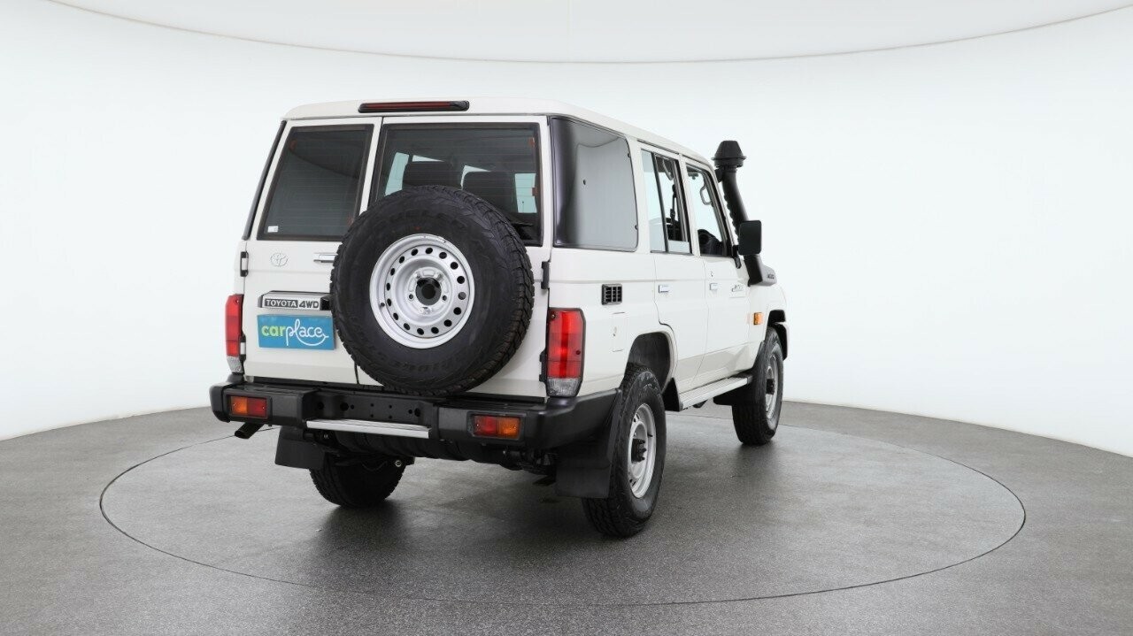 Toyota Landcruiser image 3