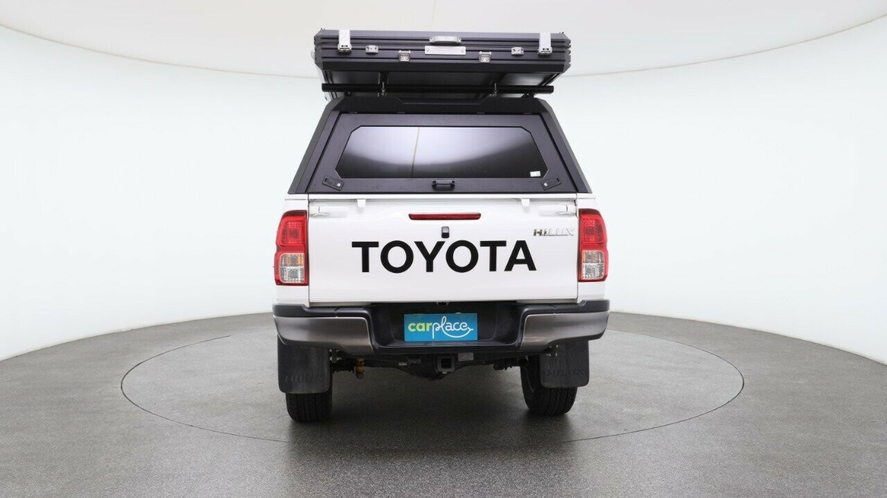 Toyota Hilux image 3