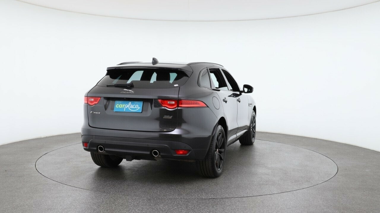 Jaguar F-pace image 3