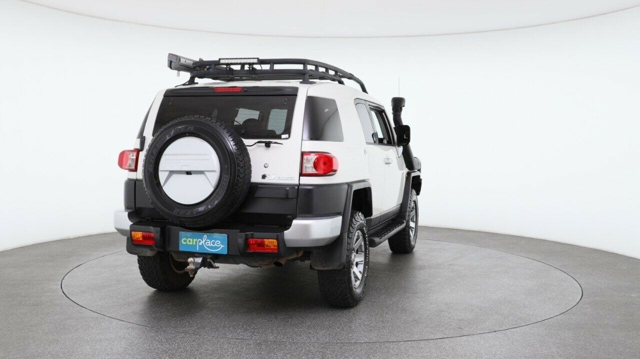 Toyota Fj Cruiser image 3