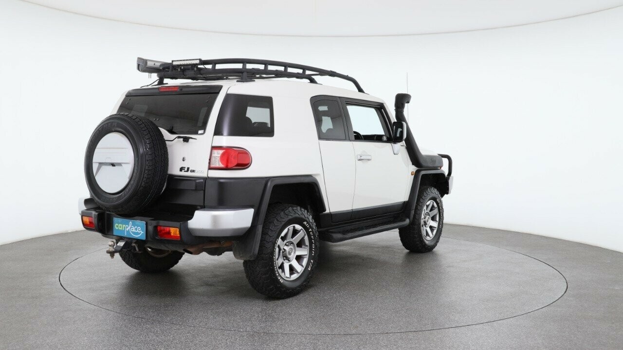 Toyota Fj Cruiser image 4