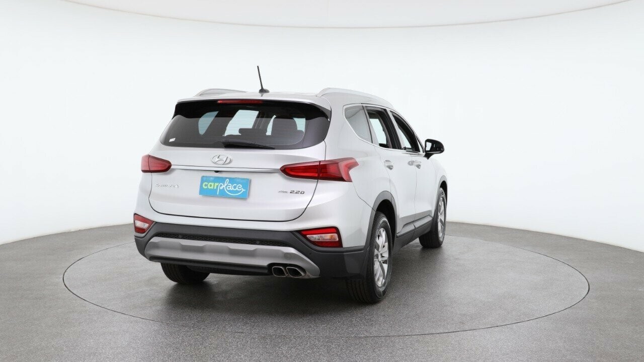 Hyundai Santa Fe image 3