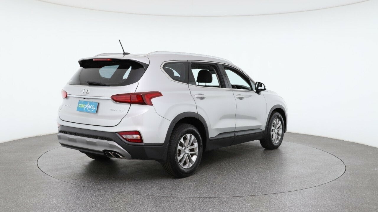 Hyundai Santa Fe image 4