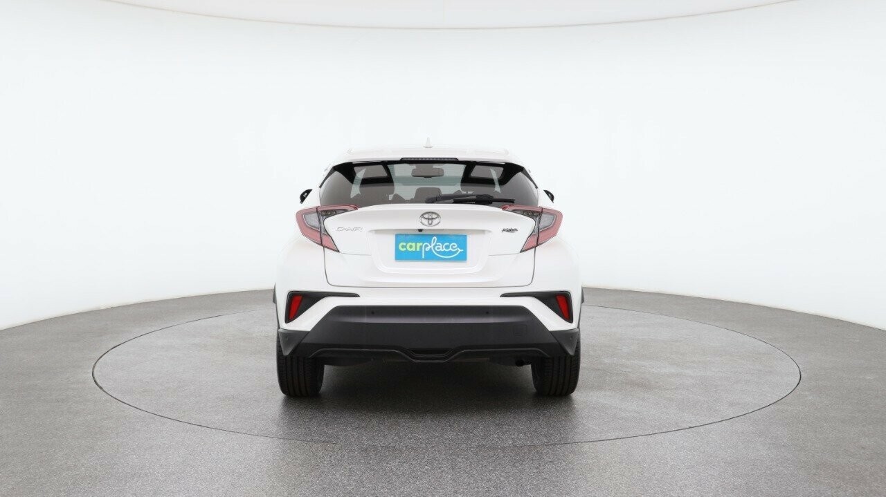 Toyota C-hr image 2