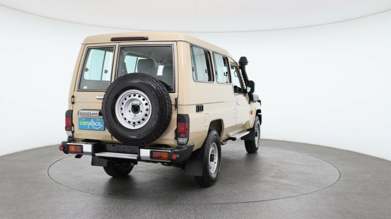 Toyota Landcruiser image 3