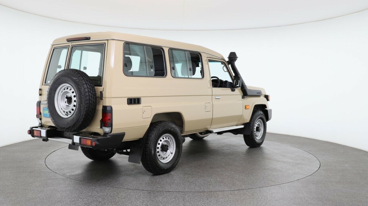 Toyota Landcruiser image 4