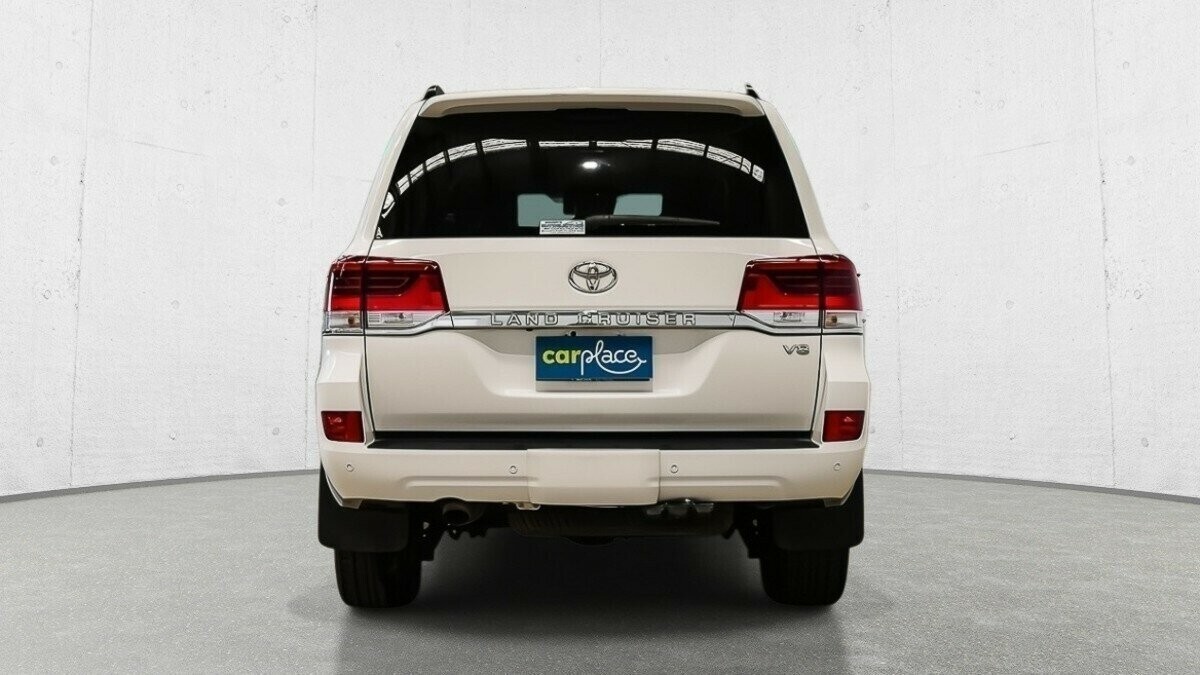 Toyota Landcruiser image 2