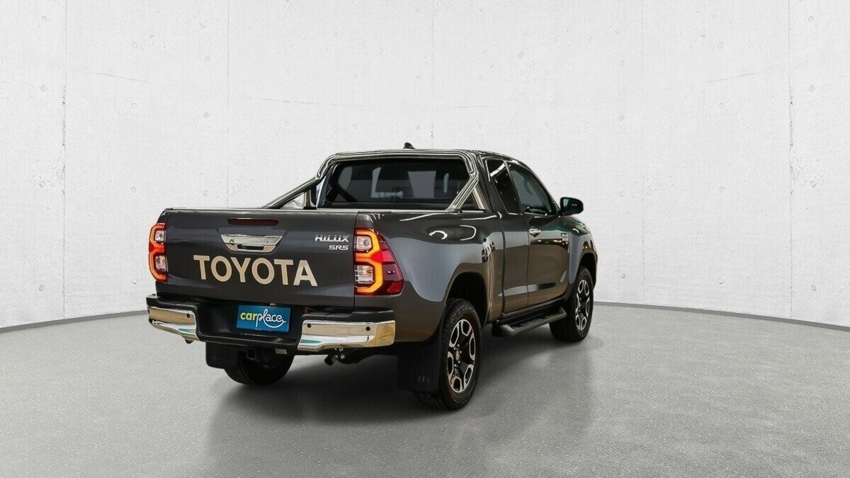 Toyota Hilux image 3