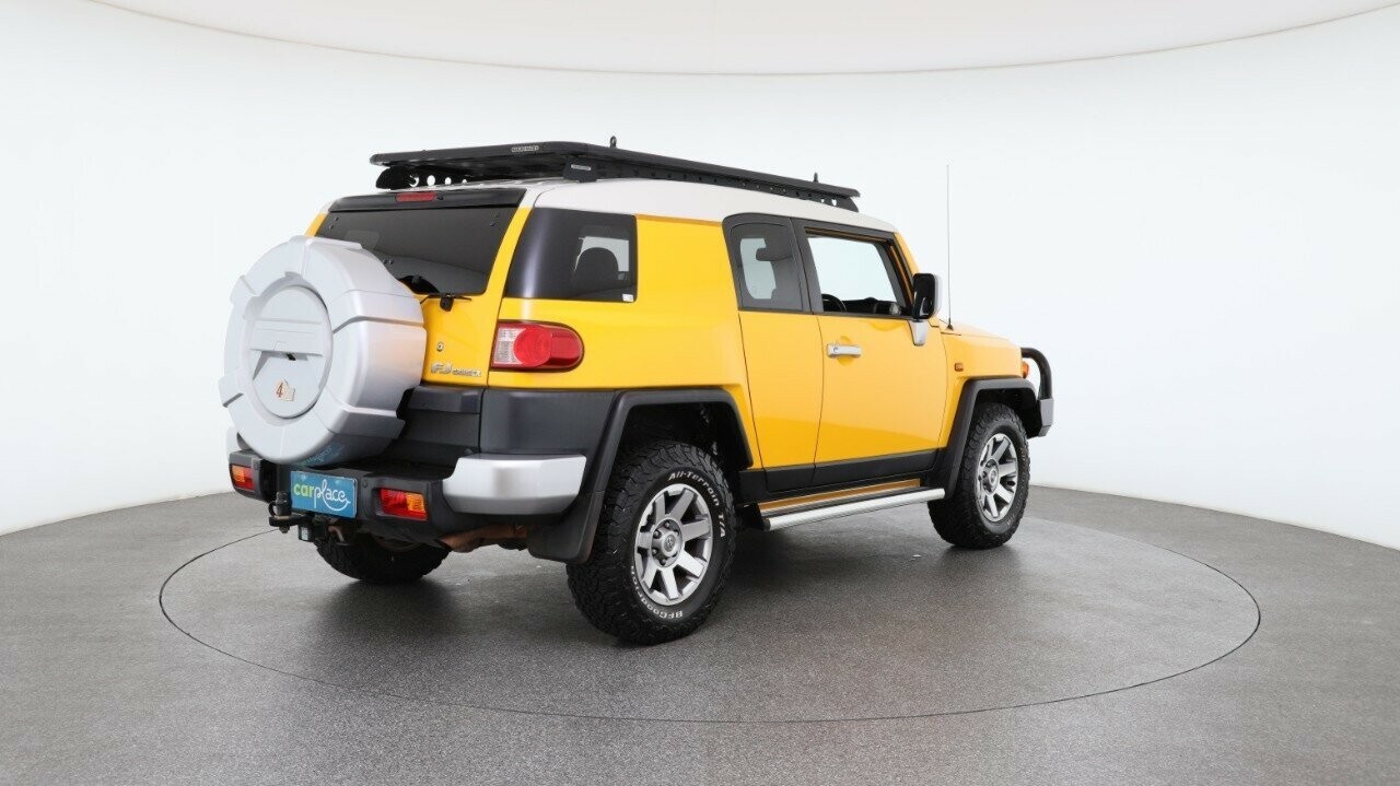 Toyota Fj Cruiser image 4