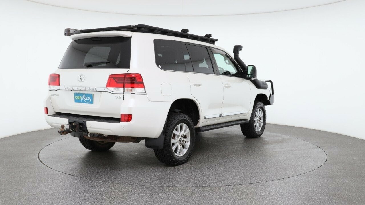 Toyota Landcruiser image 4