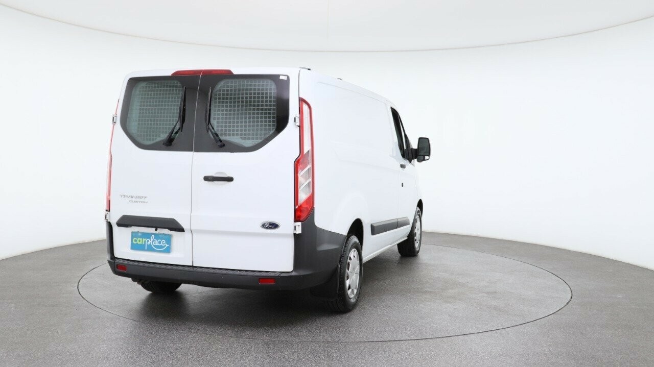 Ford Transit Custom image 2