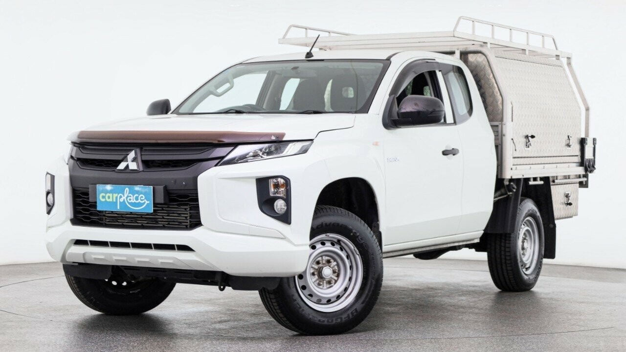 Mitsubishi Triton image 1