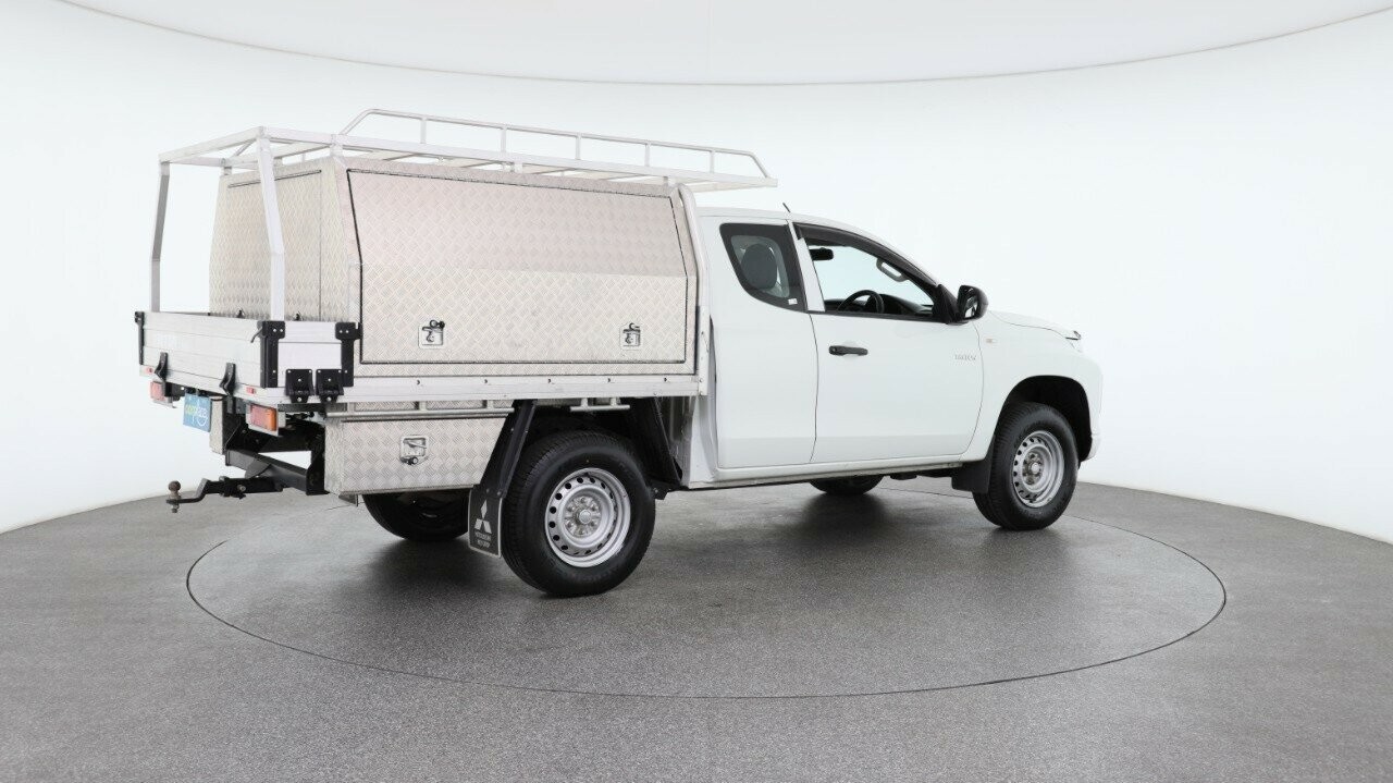 Mitsubishi Triton image 4