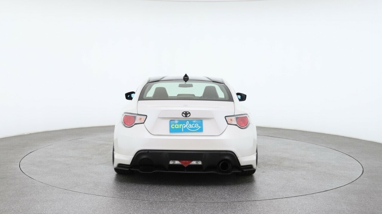 Toyota 86 image 2