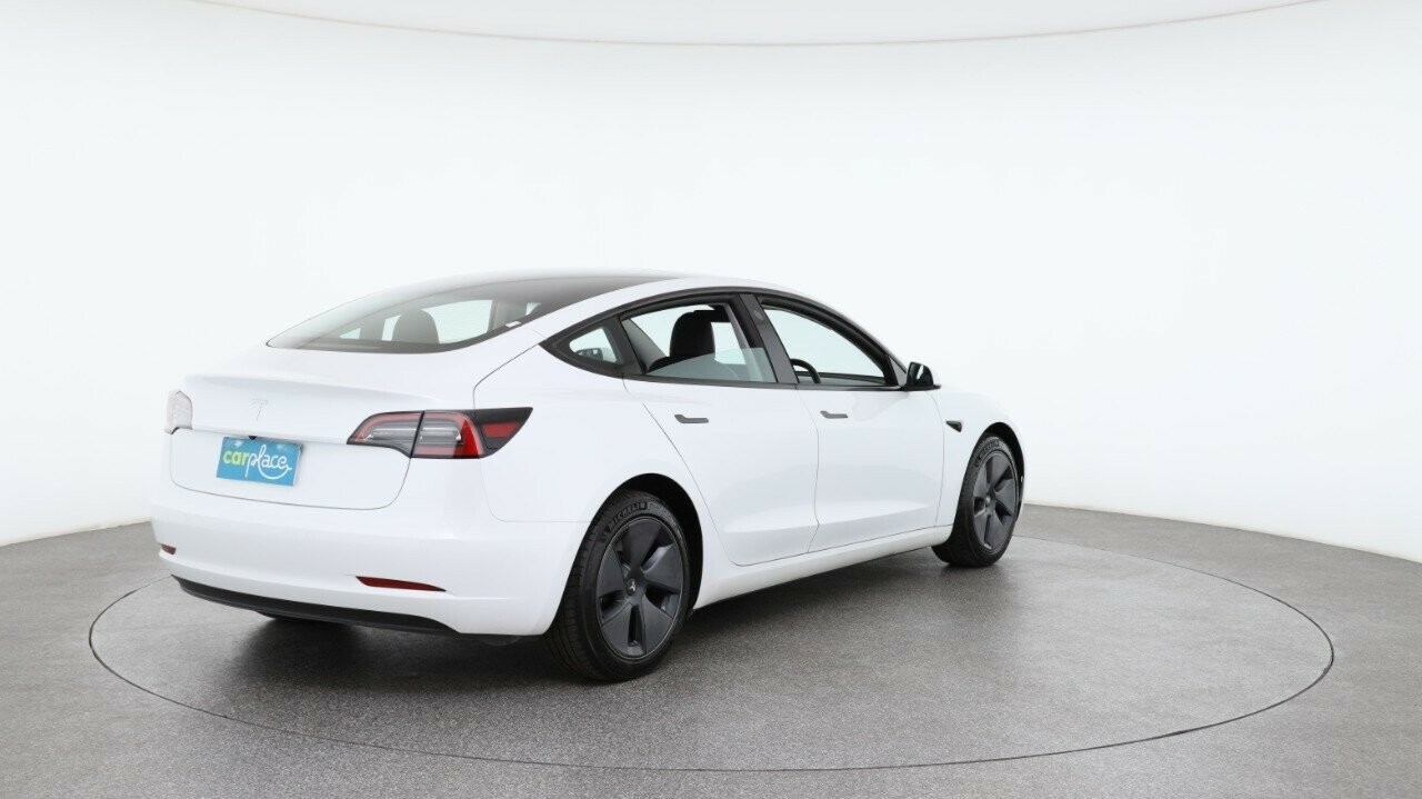 Tesla Model 3 image 4