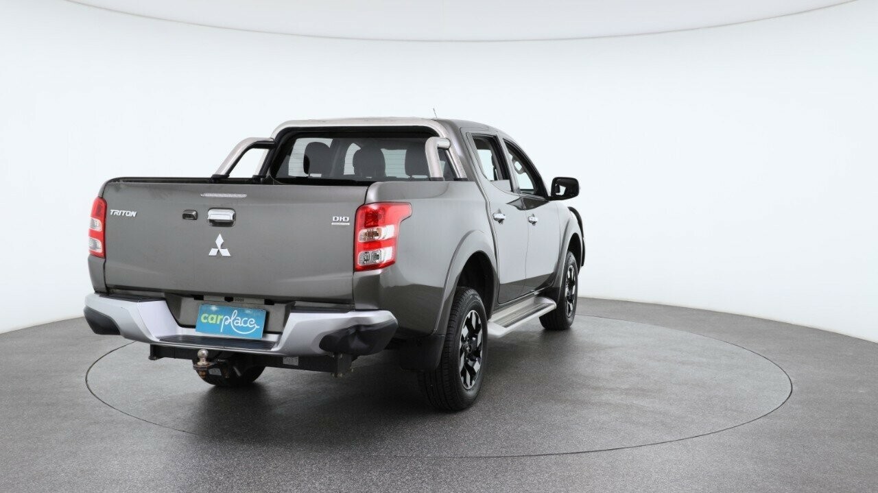 Mitsubishi Triton image 3