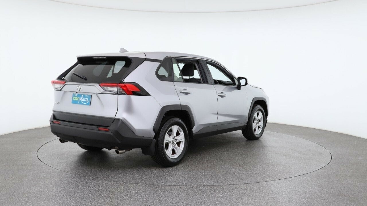 Toyota Rav4 image 4