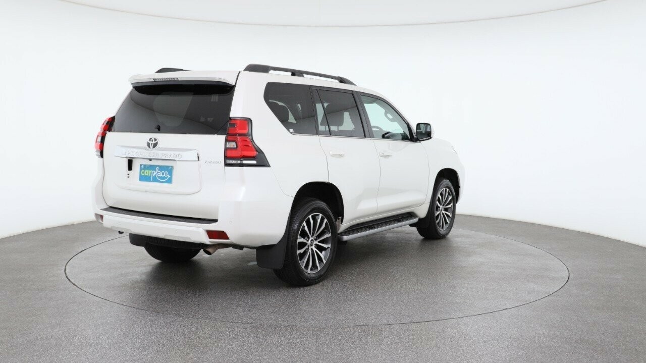 Toyota Landcruiser Prado image 4