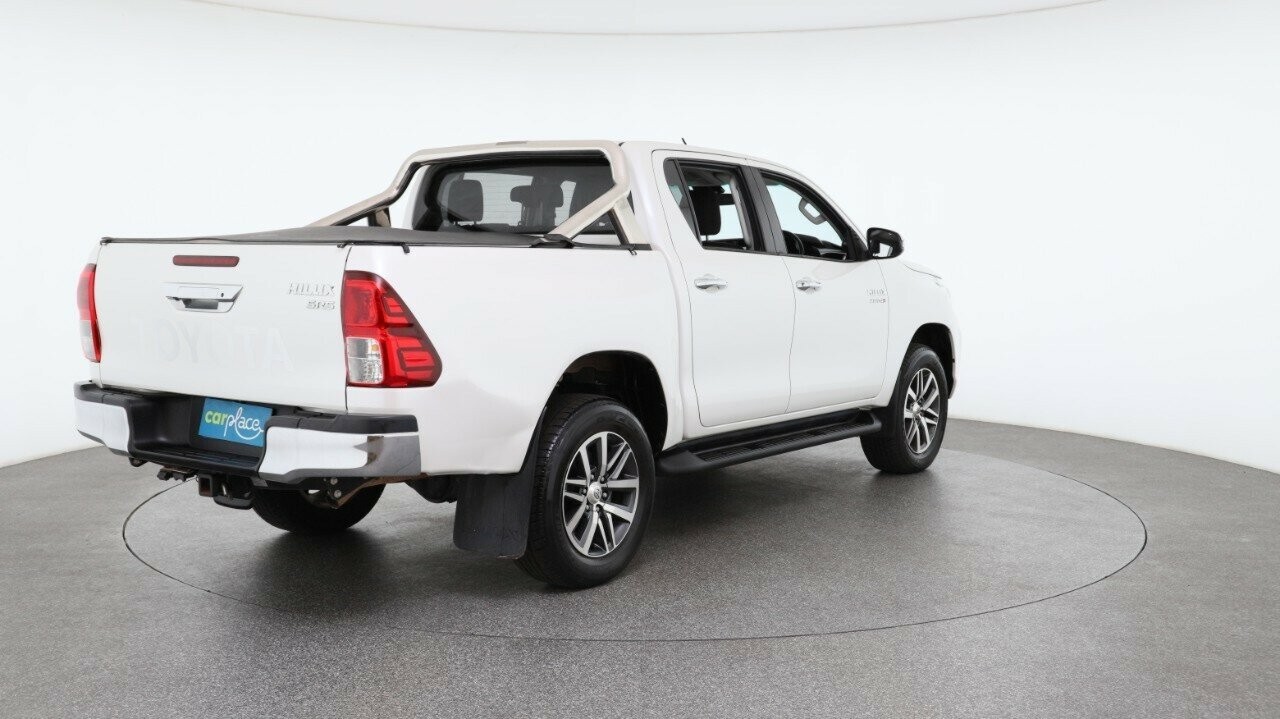 Toyota Hilux image 4