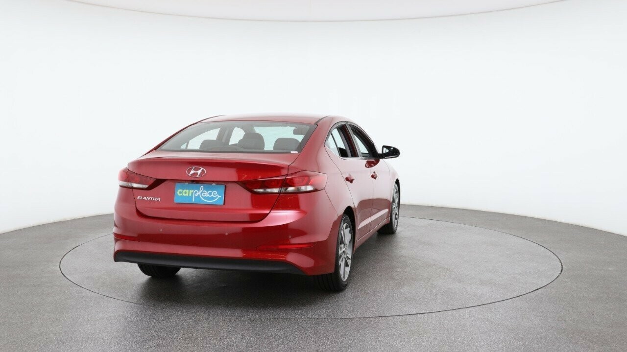 Hyundai Elantra image 3