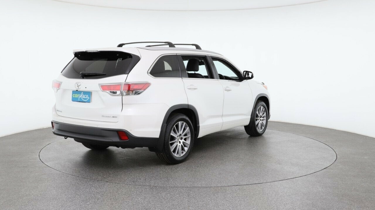 Toyota Kluger image 4