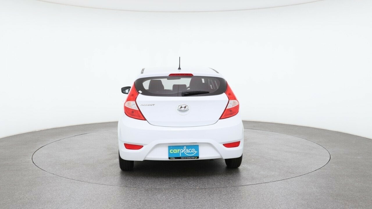 Hyundai Accent image 2