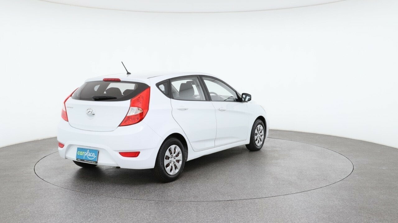 Hyundai Accent image 4