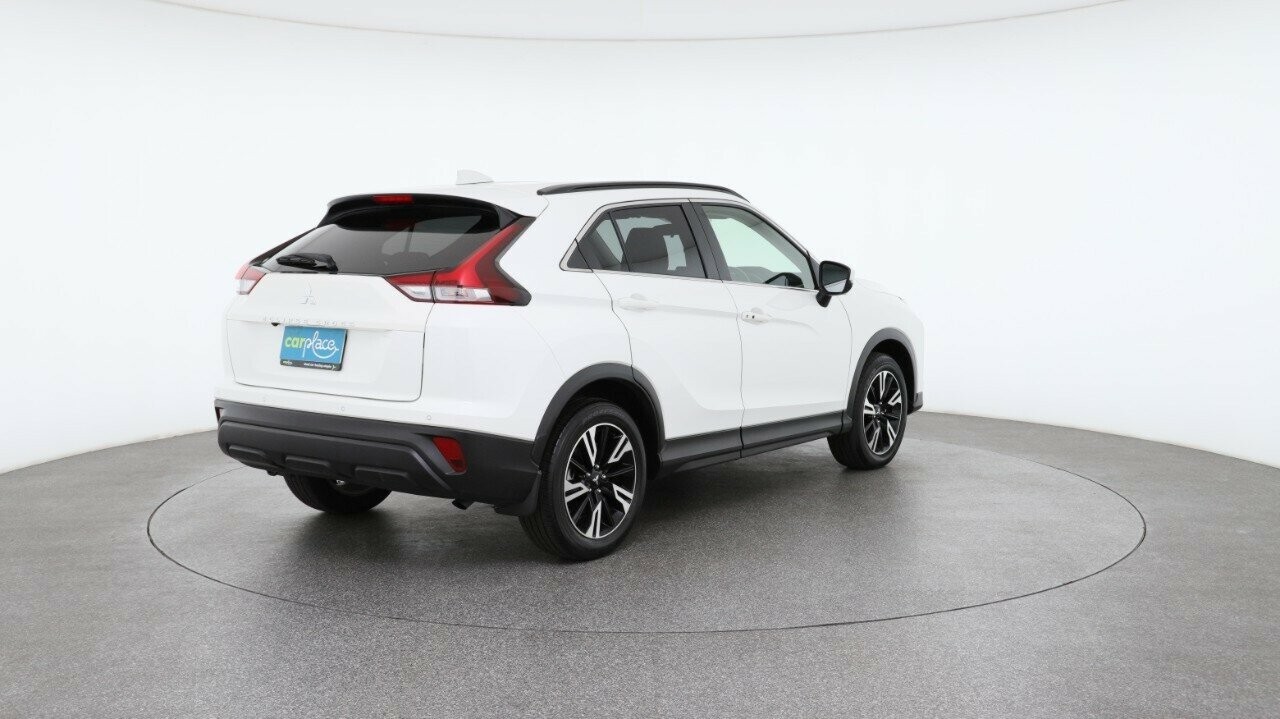 Mitsubishi Eclipse Cross image 4