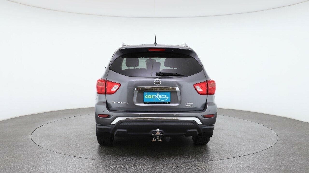 Nissan Pathfinder image 2