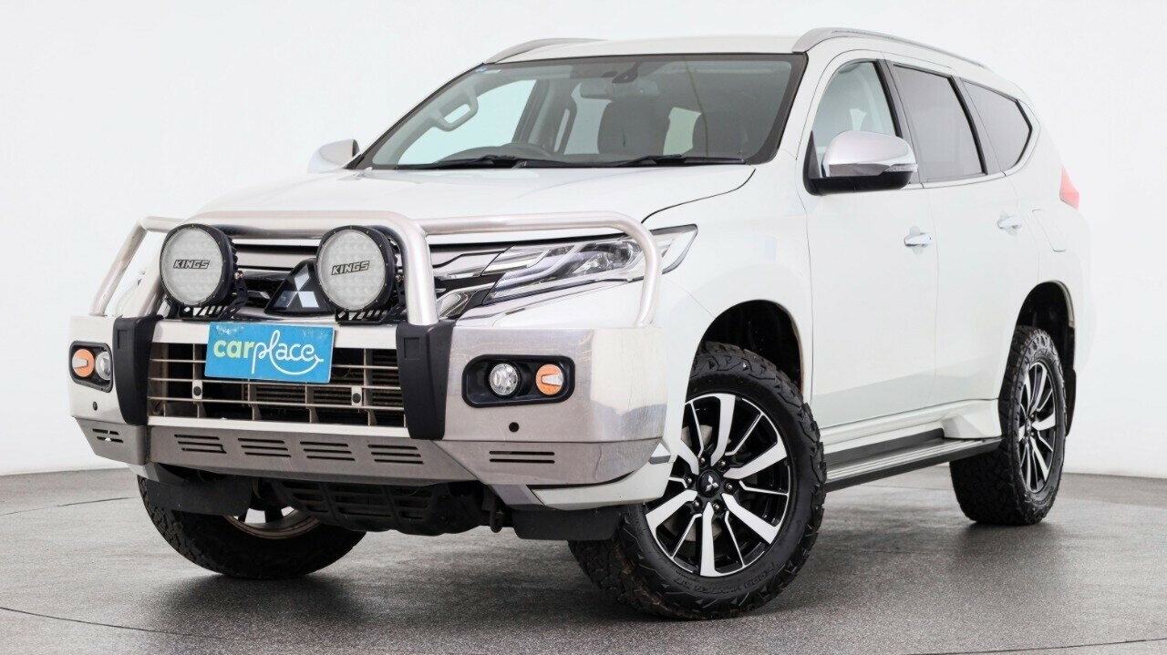 Mitsubishi Pajero Sport image 1