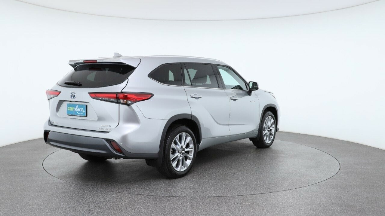 Toyota Kluger image 4