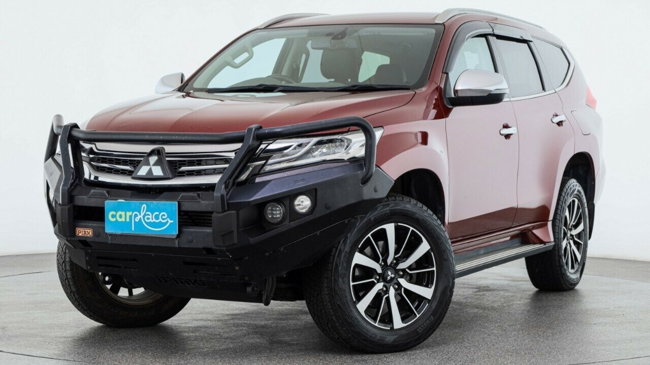 Mitsubishi Pajero Sport image 1