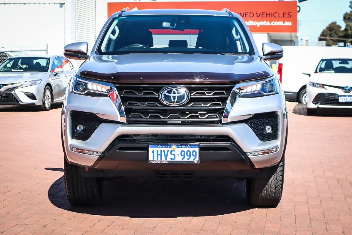 Toyota Fortuner image 3