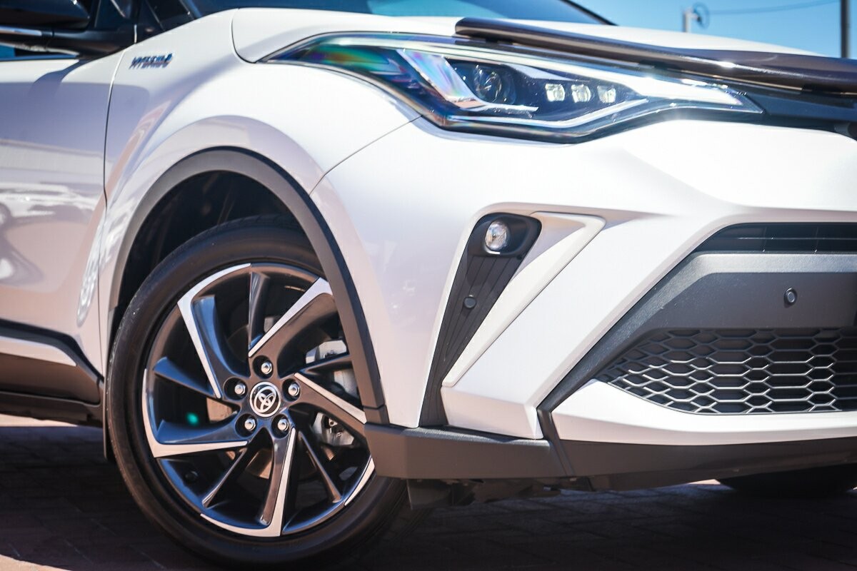 Toyota C-hr image 2